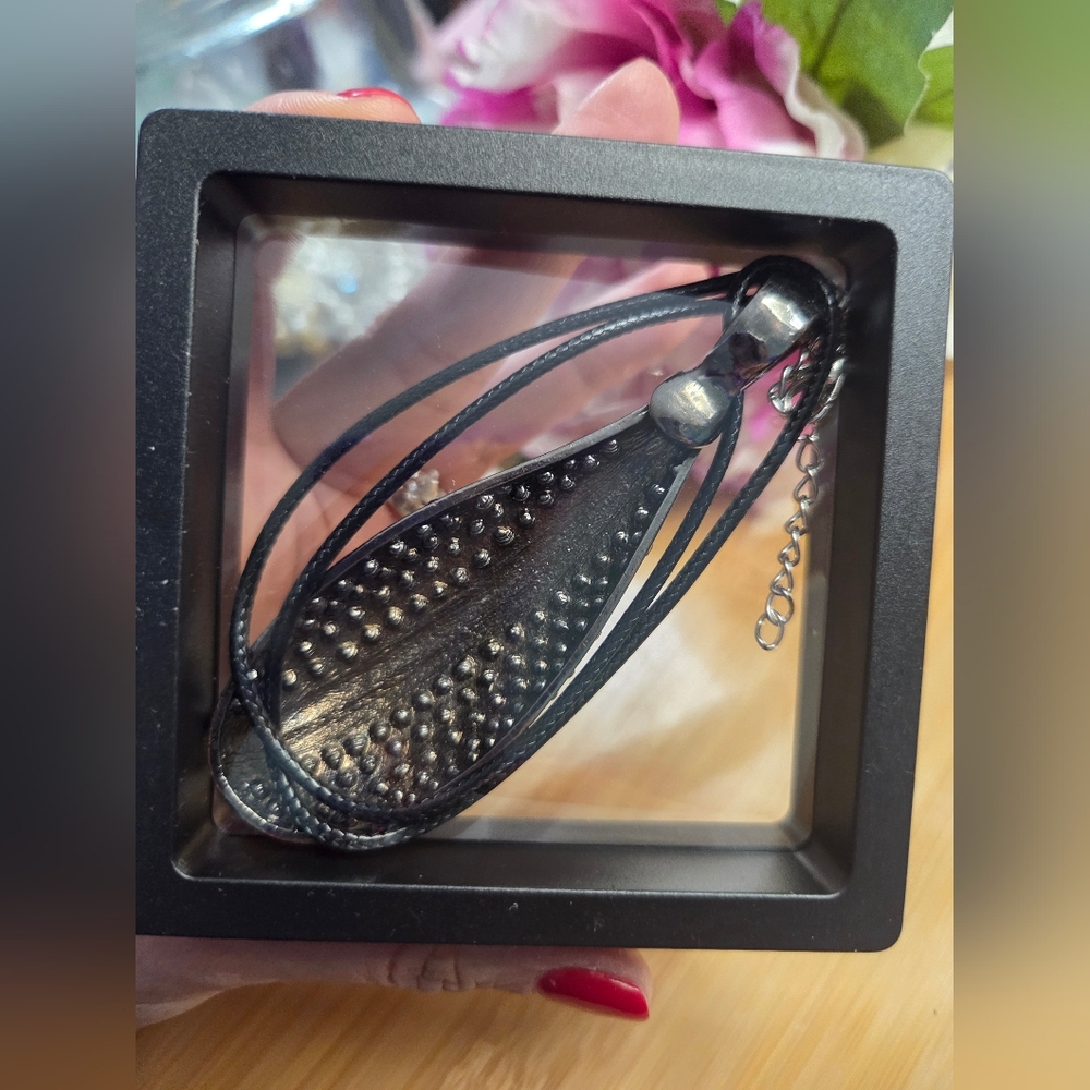 Black and Purole Crystal Teardrop Necklace - Picture 2 of 2